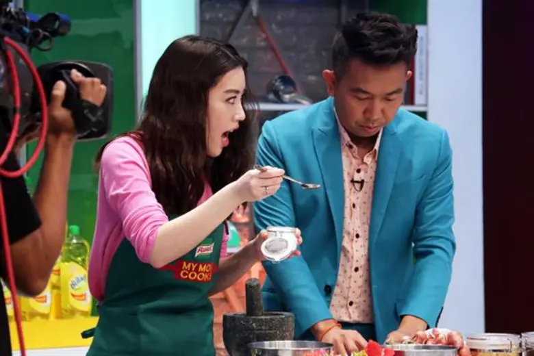 ทีวีไกด์: รายการ “My Mom Cooks เชฟไม่ทิ้งแถว” “ท็อป ดารณีนุช” จัดหนักวัตถุดิบสุดครีเอท วัดเลเวลฝีมือ!  “กวาง ab normal” ปะทะเดือด “แปม ศิรภัสรา” พร้อม 2 คุณแม่! ใน “My Mom Cooks”