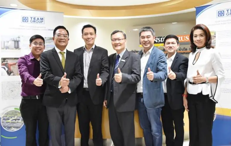 นายชวลิต จันทรรัตน์ (ที่ 4 จากขวา) ประธาน...