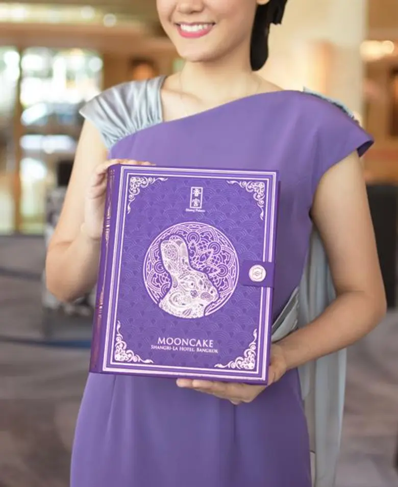 เชิญลิ้มลองความอร่อยของขนมไหว้พระจันทร์ไส้ “อัลมอนด์งาดำ” รสชาติใหม่ล่าสุด จาก ห้องอาหารจีนแชงพาเลซ โรงแรมแชงกรี-ลา กรุงเทพฯ