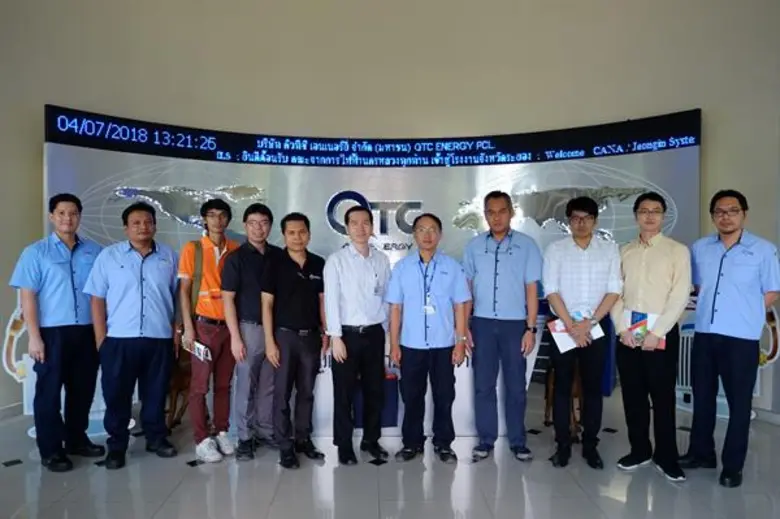 นายเจริญศักดิ์ สารวงค์ (กลางขวา) รองกรรมก...