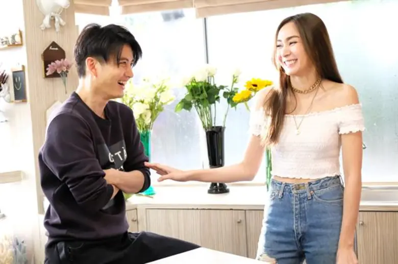 ทีวีไกด์: รายการ “เหย้าเยือนเพื่อนกัน” “กอล์ฟ” สยบข่าวกิ๊ก “โฟร์” ตอกย้ำความสนิท ในรายการ “เหย้าเยือนเพื่อนกัน”