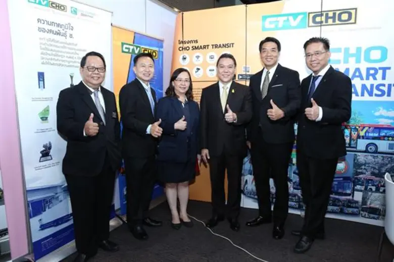 คุณประพันธ์ เจริญประวัติ (ที่ 2 จากขวา) ผ...