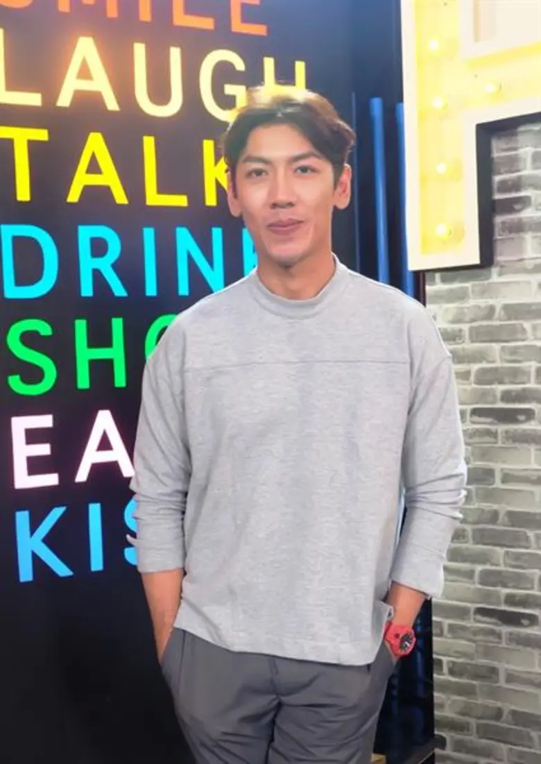 รายการ "ทอล์ก-กะ-เทย TO NIGHT" ผลิตโดย "จ...