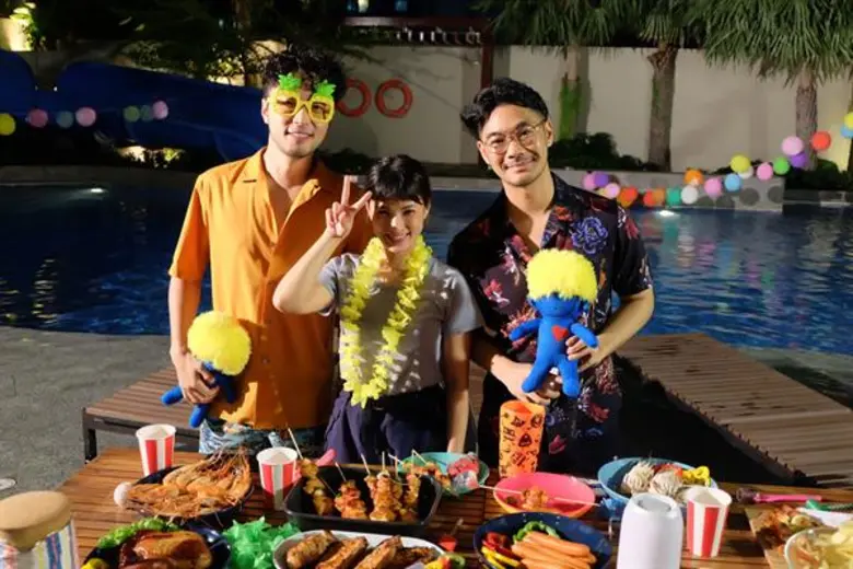 จัดหนักพูลปาร์ตี้ “เป๊ก-เบล-เนม” ถอดเสื้อกระโดดน้ำ เลี้ยงอำลาปิดบ้าน  ในรายการ "Palit's World (ผลิตเวิร์ล)" 13ก.ค นี้