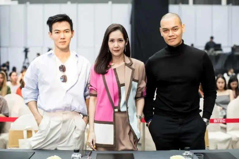 คณะผู้บริหารเครือสหพัฒน์ มอบรางวัลในโครงก...