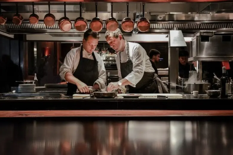 ห้องอาหารไฟร์เพลส กริลล์ แอนด์ บาร์ ฉลองค...