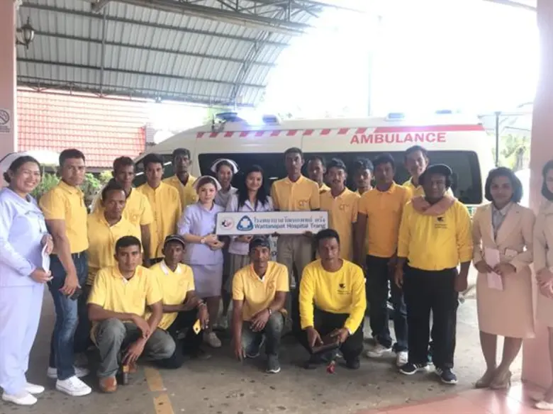 แพทย์หญิงดารณี ขวัญแก้ว ฮาร์เปอร์ พร้อมด้...