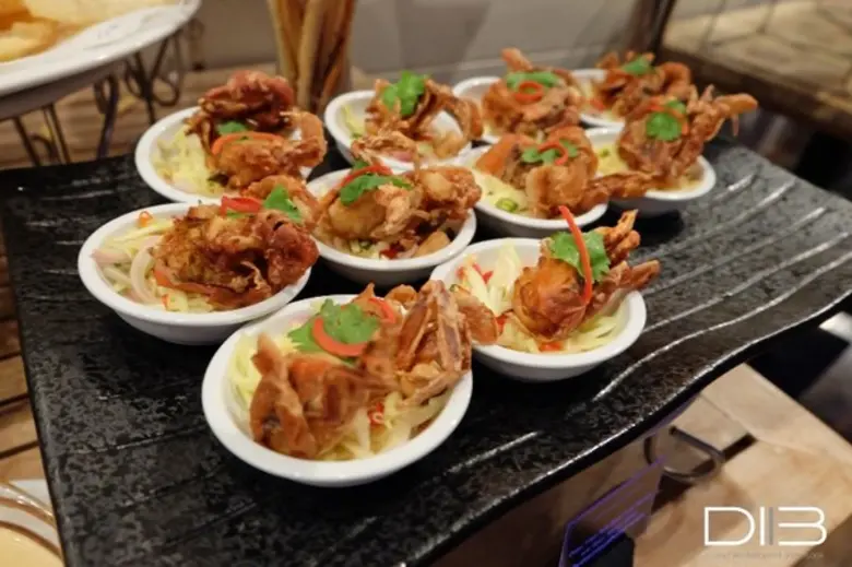 Drink & Dine in live acoustic music at D.I.B Sky Bar Pattaya