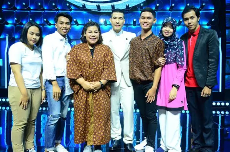 ทีวีไกด์: รายการ “The Wall กำแพงพลิกชีวิต” “ชมพู่” แม่พระแดนใต้ลุ้นเงินจาก “The Wallฯ” ขอเงิน5แสนไปปิดหนี้จากการช่วยเหลือคน