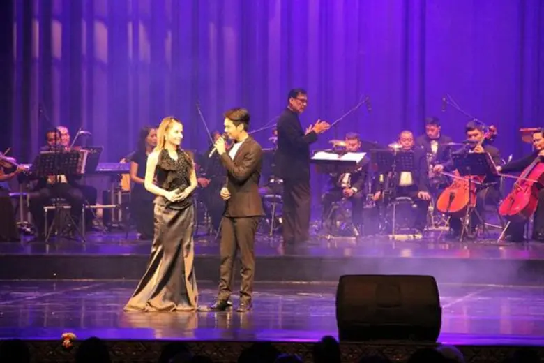 เป็นธรรมเนียมทุกๆปีสำหรับการจัดคอนเสิร์ตข...