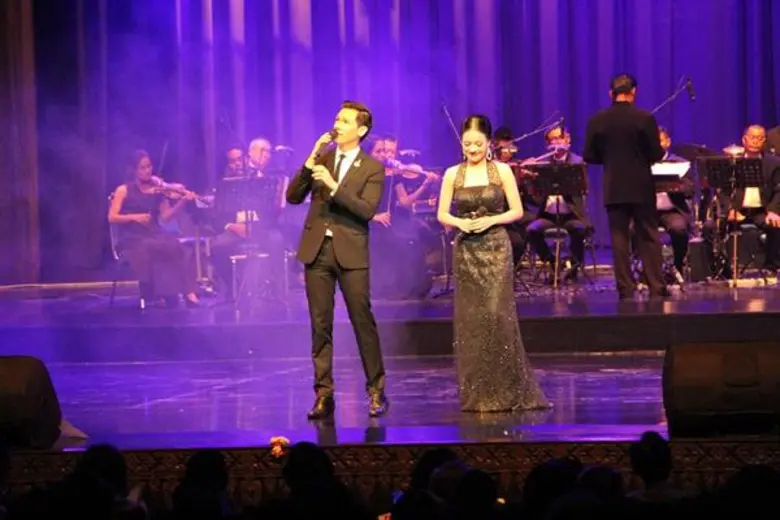 ฟังเพลงเพราะ....กับอารีย์ นักดนตรี คอนเสิร์ต รวมศิลปินรุ่นเล็กใหญ่เต็มเวที นำรายได้มอบมูลนิธิเด็กปัญญาอ่อน ชมรมเกษียณอายุช่อง 9 และ ร.พ.ศิริราช