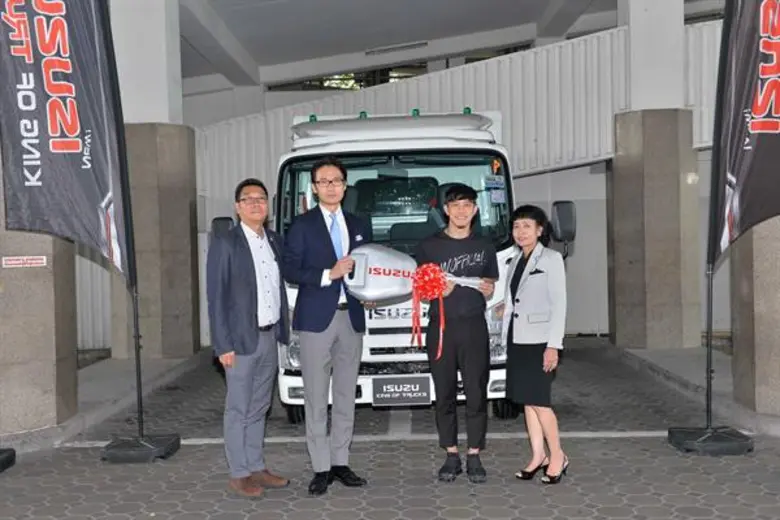 กลุ่มตรีเพชร โดย มร.โทชิอากิ มาเอคาวะ กรร...