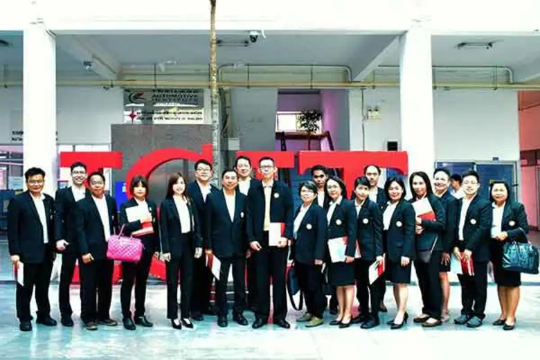 ดร.วิริยะ ลิขิตวงศ์ นายกสมาคมเครือข่ายที่...