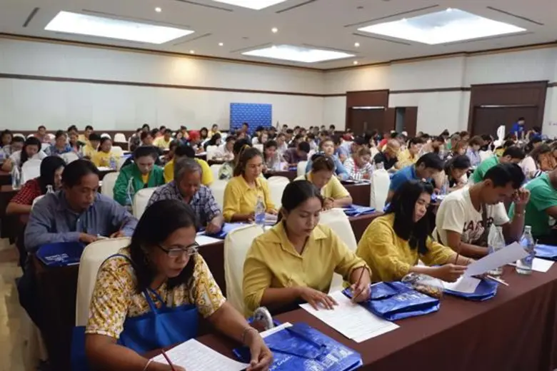 ธ.ไทยเครดิต เพื่อรายย่อย เดินหน้าจัดอบรม โครงการพ่อค้าแม่ค้าพากเพียรสู่ Season 2 ครั้งที่ 3 ต่อยอดความรู้ด้านสังคมไร้เงินสด ให้แก่ผู้ค้ารายย่อยที่ จ.เพชรบุรี