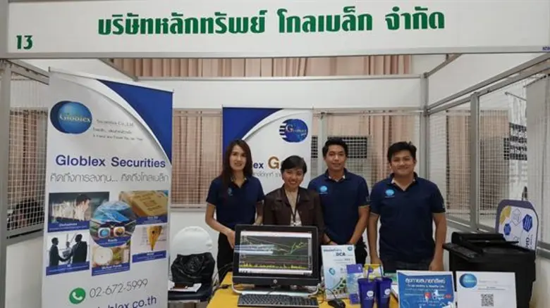 นางสาววิลาสินี บุญมาสูงทรง (กลางซ้าย) ผู้...