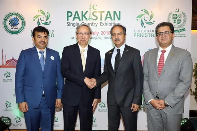 มร.อาซิม อิฟติคาร์ อาห์หมัด (ที่ 2 จากขวา...