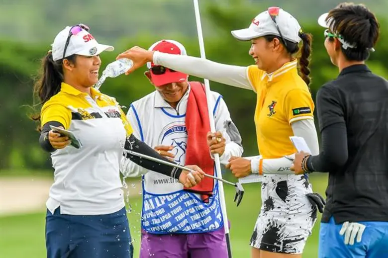 อาภิชญา โชว์ฟอร์มเยี่ยมหวด 13 อันเดอร์คว้าแชมป์โปรสตรีสนาม 6 ที่แบล็คเมาน์เท่น หัวหิน