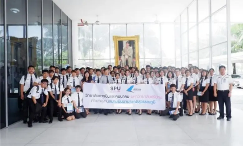 อาจารย์พิสุทธิ์ รัตนแสนวงษ์ ผู้ช่วยคณบดีฝ...