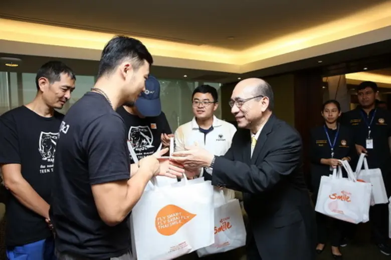 ไทยสมายล์ส่งฮีโร่กู้ภัยถ้ำหลวงกลับบ้าน อาสาสมัครนานาชาติเริ่มเดินทางกลับ พร้อมขอบคุณน้ำใจคนไทยดูแลดีเยี่ยม