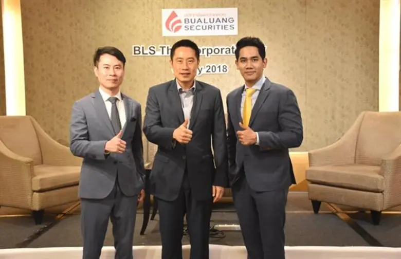 นายสราวุฒิ พรพัฒนารักษ์ (ที่1จากซ้าย) ประ...