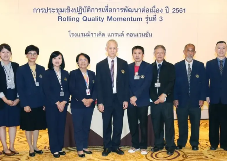 นพ.อนุวัฒน์ ศุภชุติกุล ผู้อำนวยการสถาบันร...