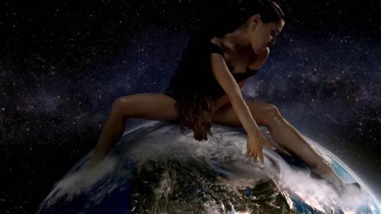 ถือเป็นศิลปินสาวสุดเก๋ ที่ฝีมือการร้องเพลงระดับขั้น...