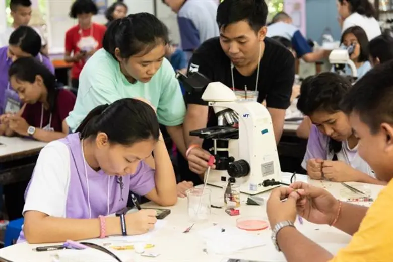 'ค่ายรากแก้ว’ สร้างและส่งต่อแรงบันดาลใจรักวิทย์-คณิต จากพี่สู่น้อง