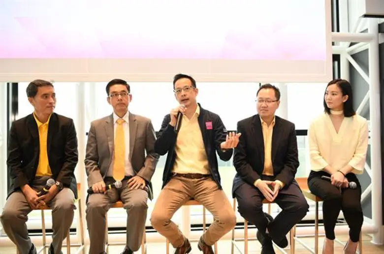 นายสาระ ล่ำซำ กรรมการผู้จัดการและประธานเจ...