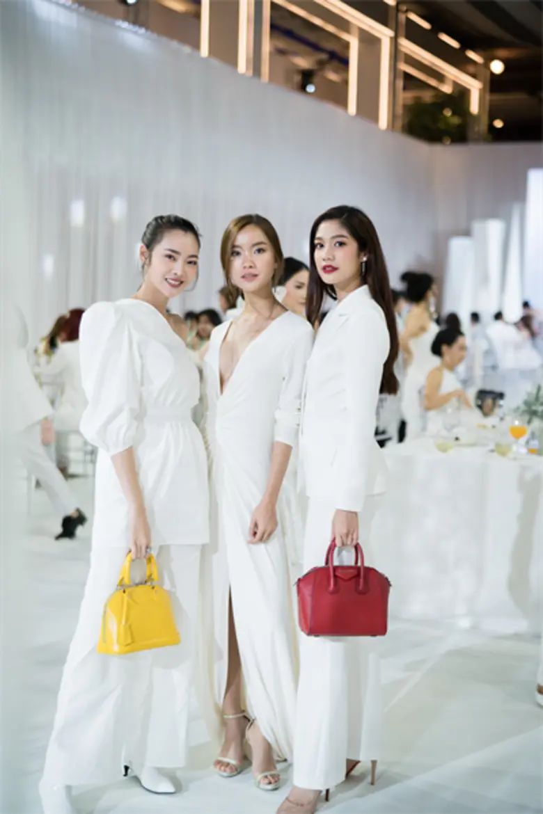 ครั้งแรกในไทยกับดินเนอร์สุดหรูบนลานน้ำแข็ง K-BRIGHT เปิดตัวพรีเมี่ยมสกินแคร์ใหม่  สู่การบำรุงอีกขั้นเพื่อผิวขาวกระจ่างใสจากเกาหลี