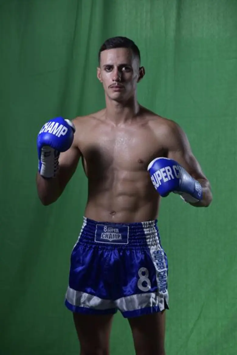 กลายเป็นขวัญใจแฟนมวยไทยอย่างรวดเร็ว สำหรับรายการมวย...