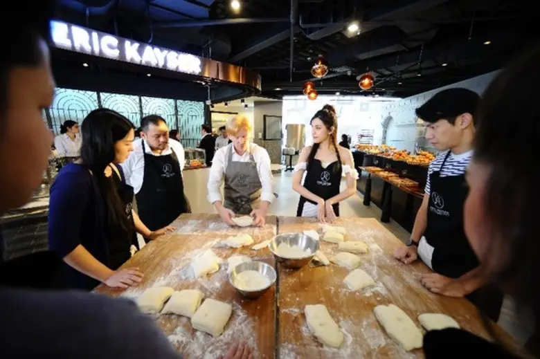 เสิร์ฟความอร่อยใจกลางเมือง “อีริค เคย์เซอร์” เบเกอรี่พรีเมี่ยมจากฝรั่งเศส เปิดตัวสาขาใหม่ที่สยามดิสคัฟเวอรี่ พร้อมกางแผนจับมือพันธมิตรลุยขยายสาขา Grab and Go