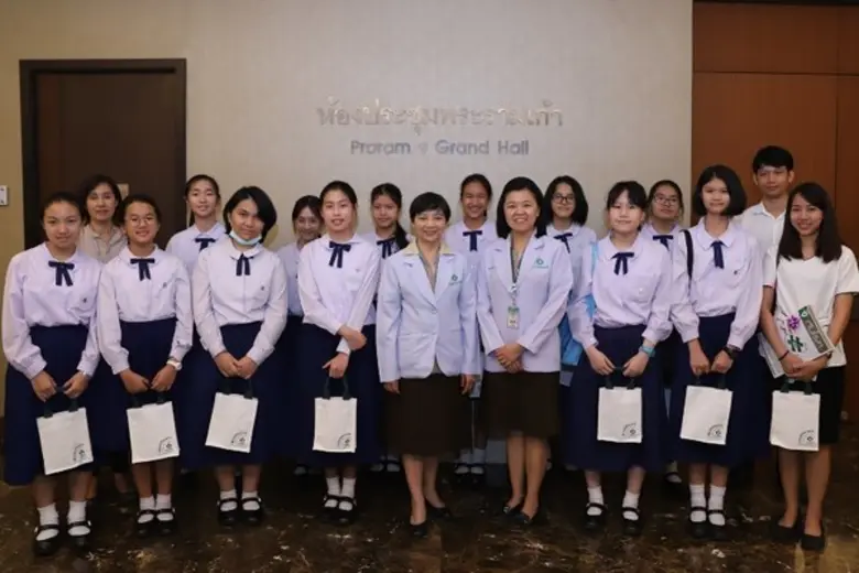 พรพิมล วิมลวัตรเวที รองผู้จัดการฝ่ายเภสัช...