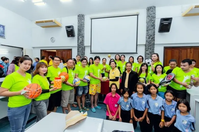 สโมสรพนักงานและเจ้าหน้าที่ มรนม. รวมพลัง สร้างสรรค์ ตอบแทนสิ่งที่ดีสู่สังคม