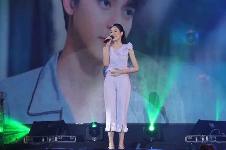 ชาวระยอง... แห่กรี๊ดดารานักแสดงช่อง 3 ในคอนเสิร์ต ทีวี 3 สัญจรคอนเสิร์ต ทีวี 3 สัญจร ลุยจังหวัดระยอง แฟนๆละครช่อง 3 แห่ร่วมงานคับคั่ง.!!