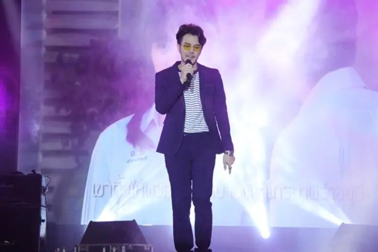 ชาวระยอง... แห่กรี๊ดดารานักแสดงช่อง 3 ในคอนเสิร์ต ทีวี 3 สัญจรคอนเสิร์ต ทีวี 3 สัญจร ลุยจังหวัดระยอง แฟนๆละครช่อง 3 แห่ร่วมงานคับคั่ง.!!