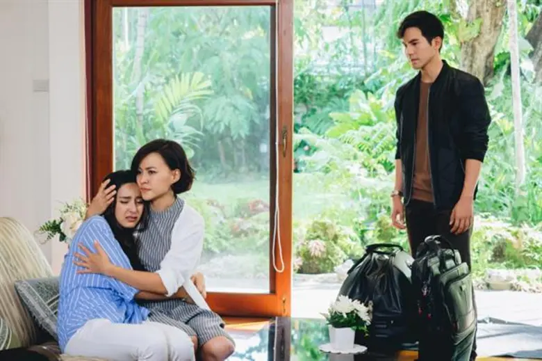 ทีวีไกด์: เรื่องย่อละคร "ข้ามสีทันดร" ตอนที่ 9 วันพฤหัสบดีที่ 19 กรกฎาคม 2561  เวลา 20:20 น. ทางไทยทีวีสีช่อง3