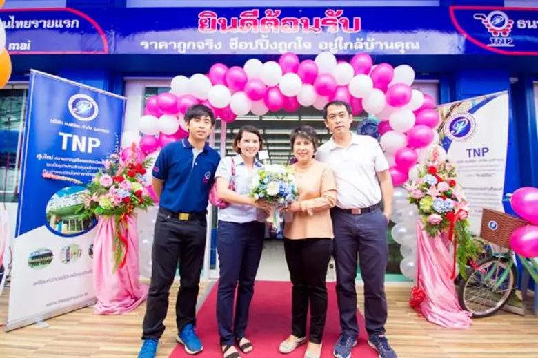 นายธวัชชัย พุฒิพิริยะ (ขวา) กรรมการผู้จัด...