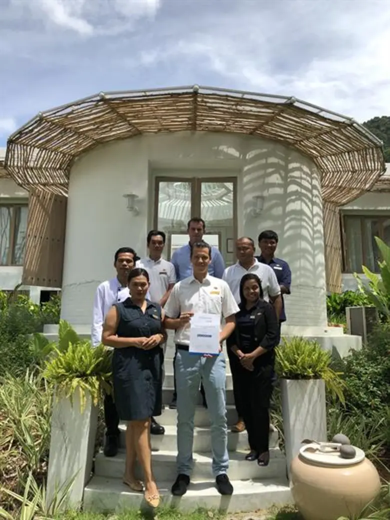 เมื่อเร็วๆนี้ มร.ทิโม่ เคว้นซ์ลี (แถวหน้า...