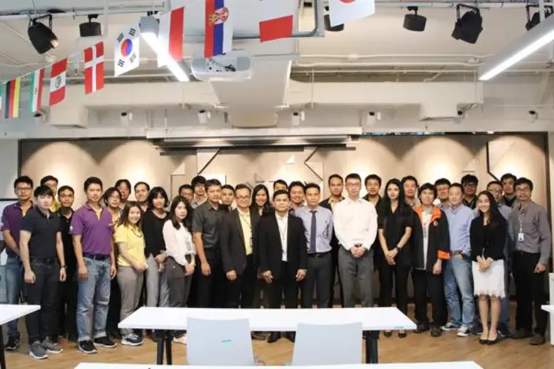 นายชรินทร์ กูลประดิษฐศิลป์ (ที่ 3 จากซ้าย...