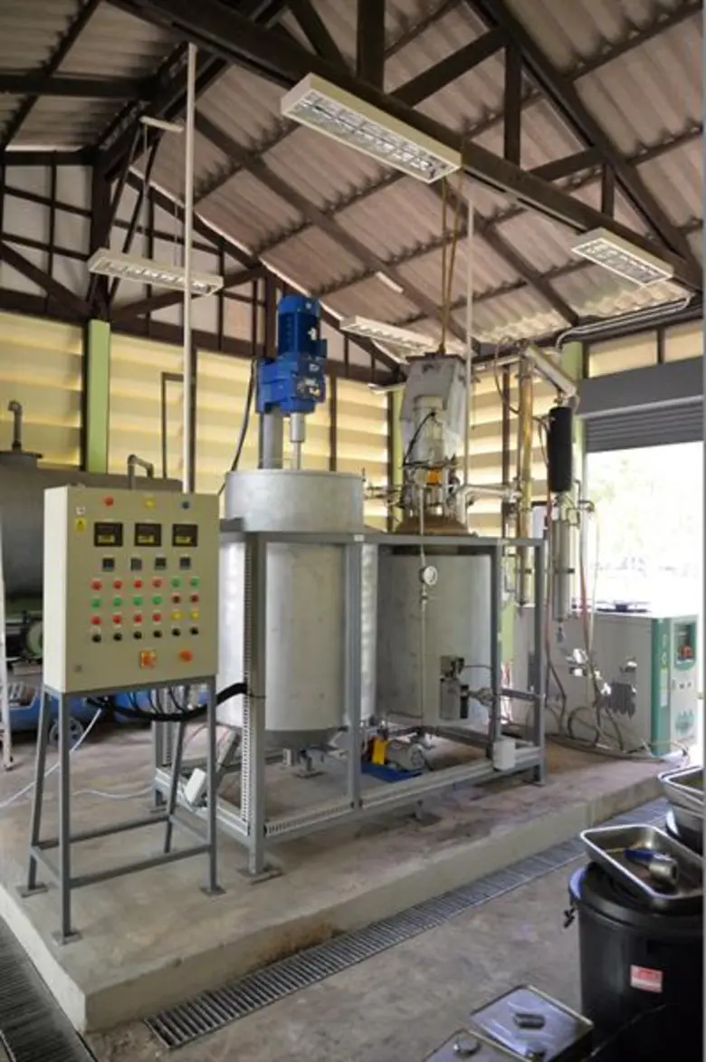 มทร.ธัญบุรี จับมือ วช. เปลี่ยนขยะพลาสติกและน้ำมันเครื่อง เป็น 'น้ำมันดีเซล’