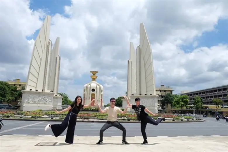 ทีวีไกด์: รายการ "สมุดโคจร On The Way" ท้า Gen Y ตะลุยภาคกลาง ในวันธรรมดา
