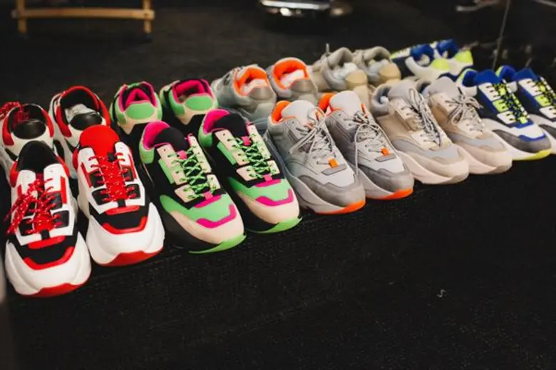 มาส่องลุคเท่ๆ สไตล์กรั้นจ์ของแร็ปเปอร์ชื่อดัง “Wiz Khalifa” ในการถ่ายทำแอดแคมเปญล่าสุดจากแบรนด์ CPS CHAPS ภายใต้คอลเลกชั่น “Wiz Khalifa x CPS”ณ ลินคอล์น ไฮท์ส (Lincoln Heights) เมืองลอสแอนเจลิส ประเทศสหรัฐอเมริกา