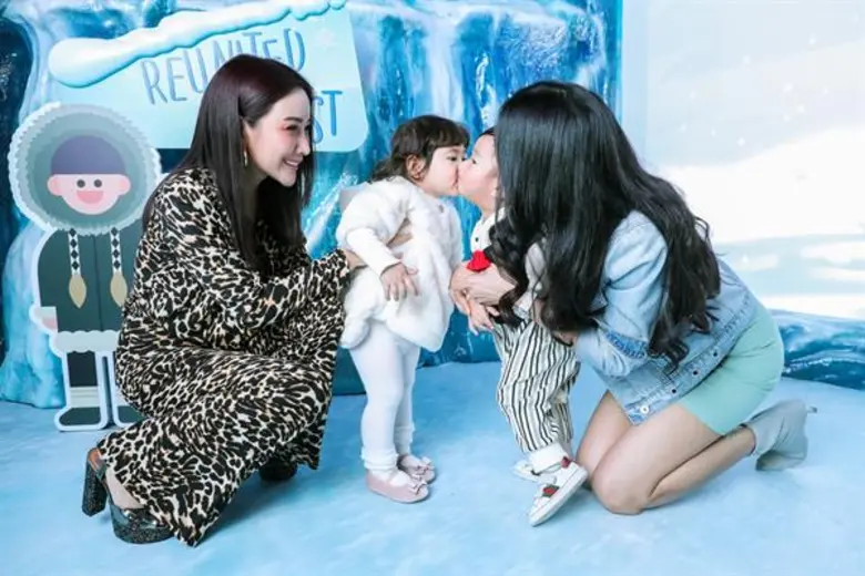 ลูกหมีขาว 'เรสซิ่ง’ และ 'พลอยเจ’ จูงมือเที่ยวโซนใหม่ล่าสุด“มหัศจรรย์ 'ลูกหมีขาว’ ผจญภัยขั้วโลกเหนือ” ณ ซีไลฟ์ แบงคอก