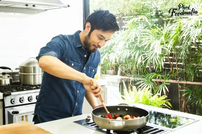 ทีวีไกด์: รายการ "พลพรรคนักปรุง" ชวนชิมรสซุปมันม่วงฝีมือ 'เชฟพล’