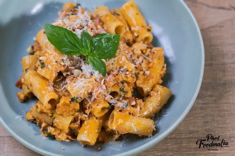 ทีวีไกด์: รายการ "พลพรรคนักปรุง" ชวนชิมรสซุปมันม่วงฝีมือ 'เชฟพล’