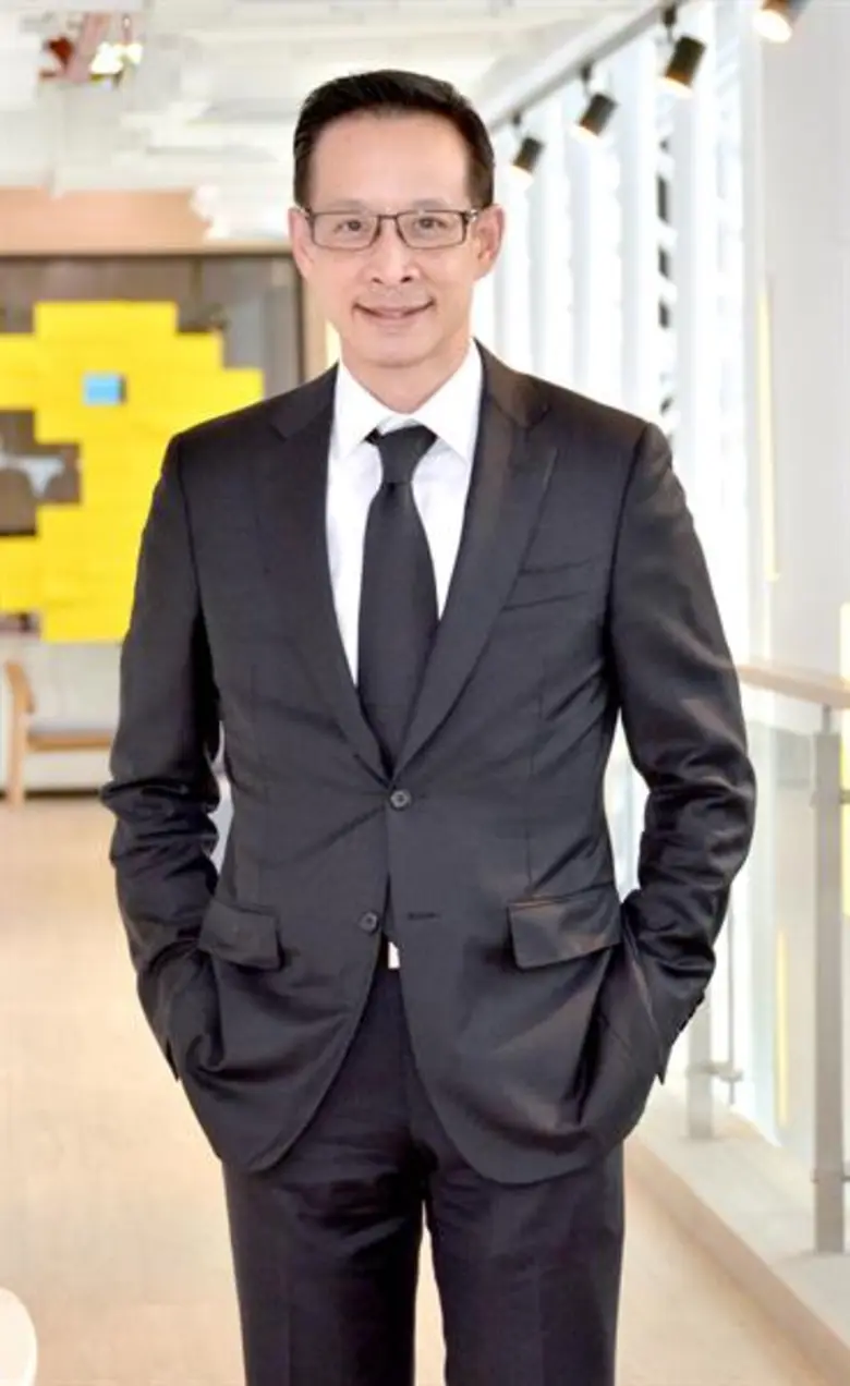 นายสาระ ล่ำซำ กรรมการผู้จัดการและประธานเจ...