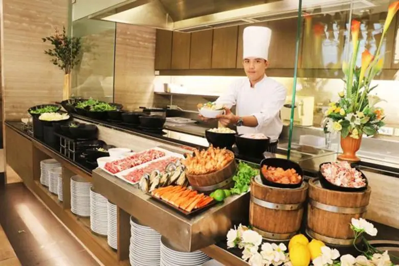 ห้องอาหารบลูสไปซ์ โรงแรมแกรนด์เซนเตอร์พอย...