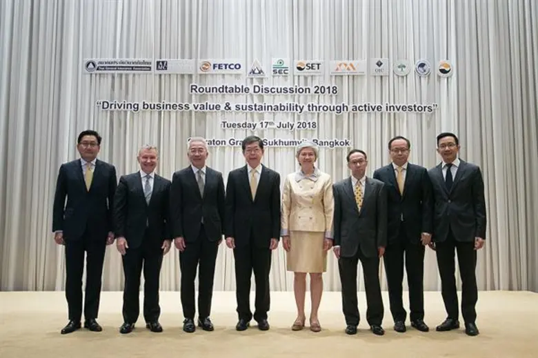 นายรพี สุจริตกุล (ที่ 3 จากซ้าย) เลขาธิกา...