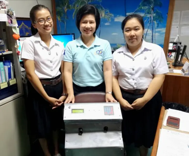 มจพ. สร้างเครื่องนับเม็ดยาผลงานนักศึกษาสาขาวิชาฟิสิกส์อุตสาหกรรมและอุปกรณ์การแพทย์