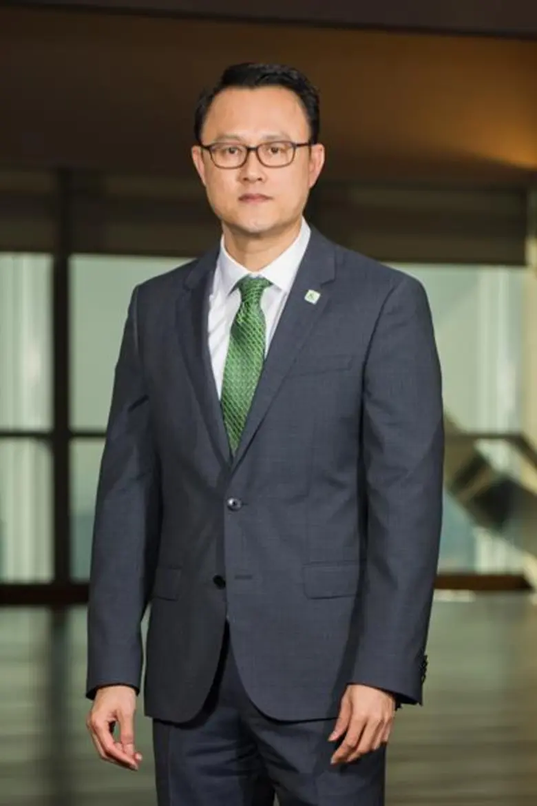 นายพิพิธ เอนกนิธิ กรรมการผู้จัดการ ธนาคาร...